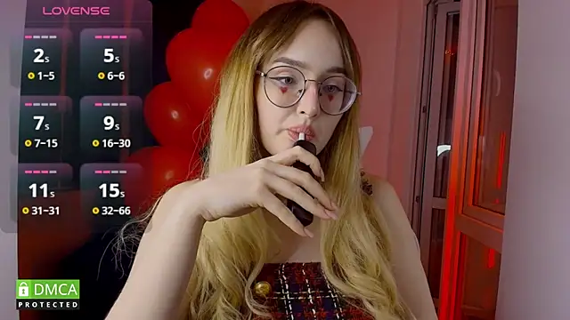 دردشة AdeLuna الجنسية المباشرة