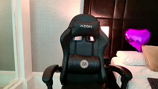 EllaEvanzのライブXXXチャット