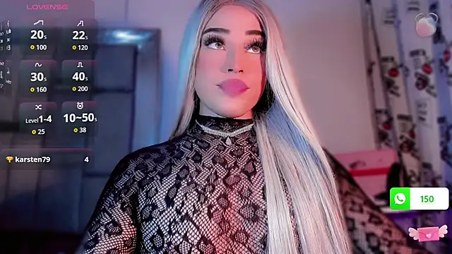 elisadollxr: διαδικτυακό σόου στην κάμερα