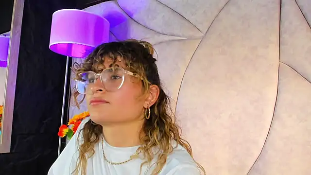 Živý XXX chat EmiliRouse_