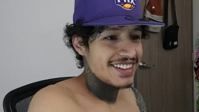 XXX chat uživo modela trieone