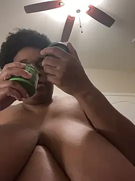 bigmama_deshayyy: διαδικτυακό σόου στην κάμερα