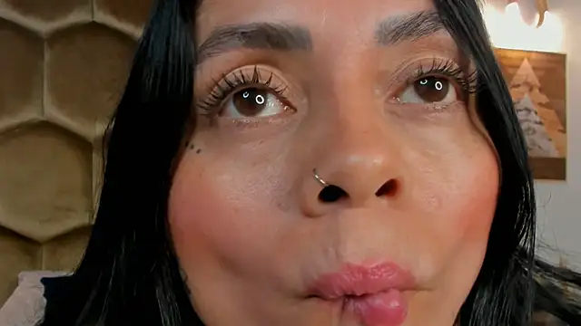 Živý XXX chat Mia_Reyesjs