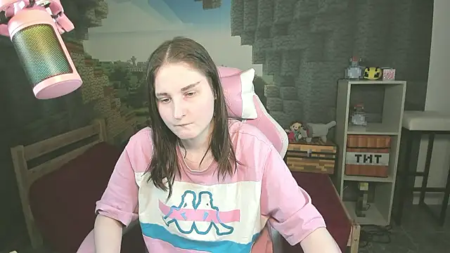 Chatroom XXX en direct de KiraDuvall