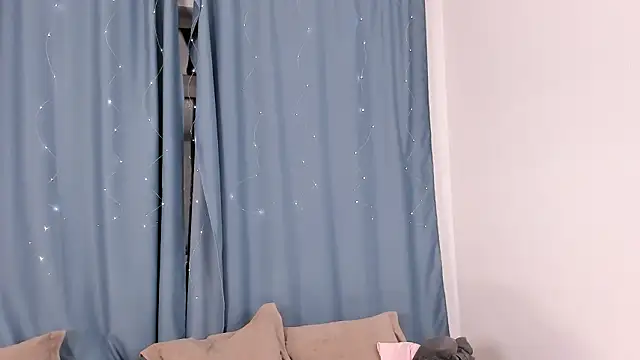 JuneSikula Chat XXX in diretta