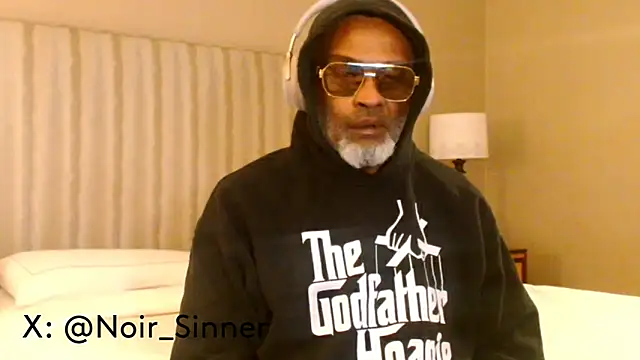 XXX chat uživo modela sinnernoir