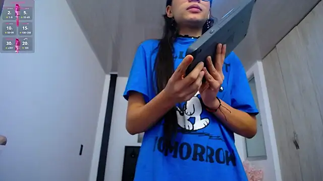 pinky_f00x's Live XXX Chat