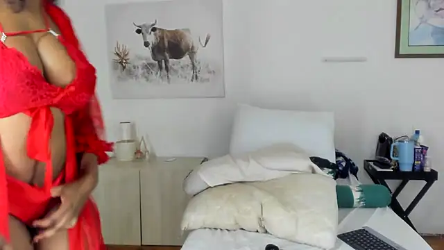 Show modela ConnieSmall24 na web-kameri