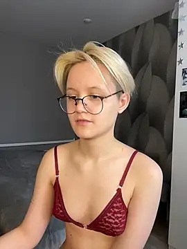 LuunaDorean: απευθείας συνομιλία ΧΧΧ