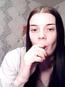 Show modela JhonSHelBy7LuNa na web-kameri