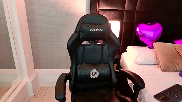 EllaEvanzのライブXXXチャット