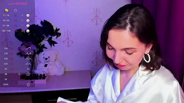 Chatroom XXX en direct de KindHazelHere_