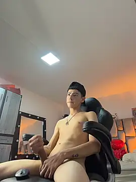 Sebastian_Reed Adlı Modelin Canlı XXX Sohbeti