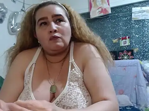 Perla1981--'s Live XXX Chat