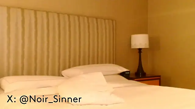 Pertunjukan Kamera Web sinnernoir