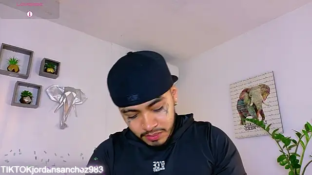 JordanSmiith_ Adlı Modelin Canlı XXX Sohbeti