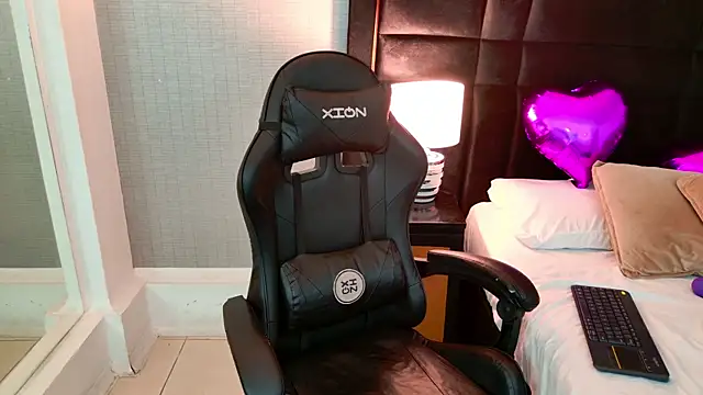 EllaEvanz's Live XXX Chat