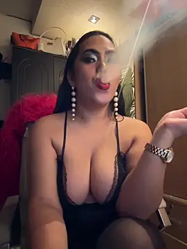 BigDominaMia: διαδικτυακό σόου στην κάμερα