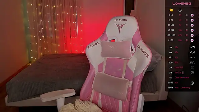 AnyaTaylor_ Chat XXX in diretta