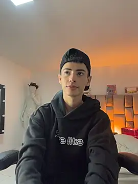 Sebastian_Reed Adlı Modelin Canlı XXX Sohbeti