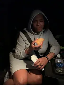 HaloRodeoLover2 Adlı Modelin Canlı XXX Sohbeti