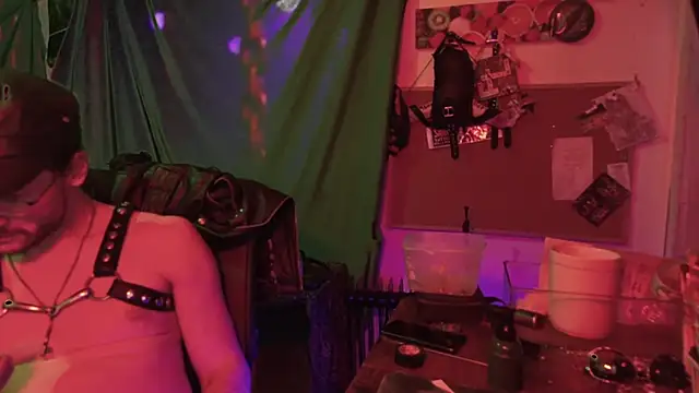 MasterDaddyCool: онлайн-секс-чат