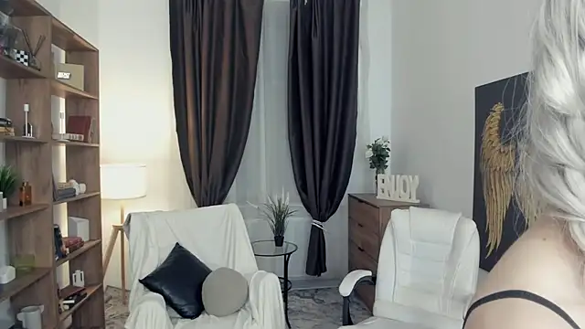 KristalCrowner – Naživo XXX chat