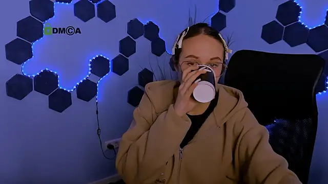 mona_cloud's Live XXX Chat