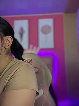 Pokazy przed kamerką – Megaan__More