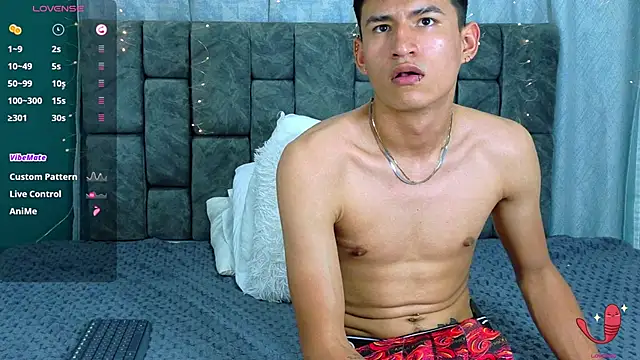 XXX chat uživo modela NicolasTorrez