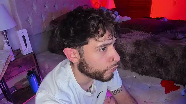 AbbyAndChris2's Live XXX Chat