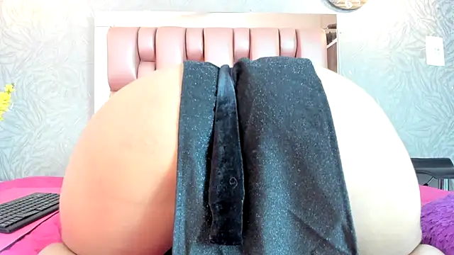 KOURTNEY--n Live XXX chat