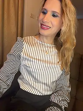 โชว์เว็บแคมของ milablossom-with-pussy