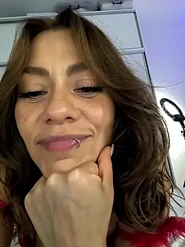 SamyJones9 élő XXX-chatje