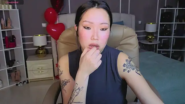 Chatroom XXX en direct de ElinaMotion