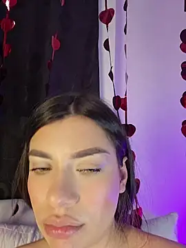 Show modela AmaiaSalvatore na web-kameri