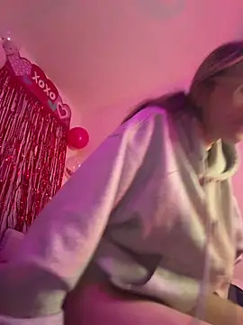 ReenKitty Adlı Modelin Canlı XXX Sohbeti