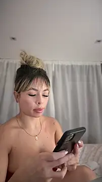 Holli_woul Live XXX-chat