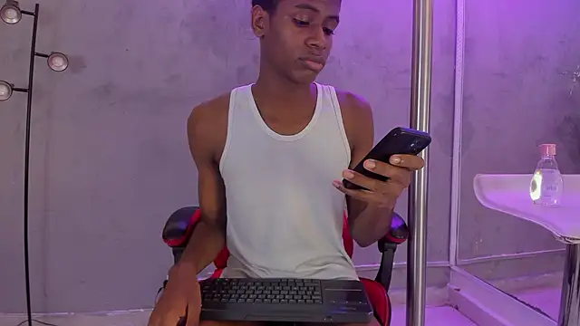 Pokazy przed kamerką – khris__evans