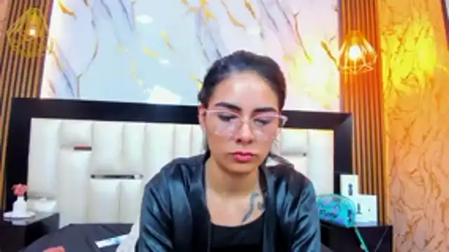 NicoleEsposito 即時 XXX 聊天