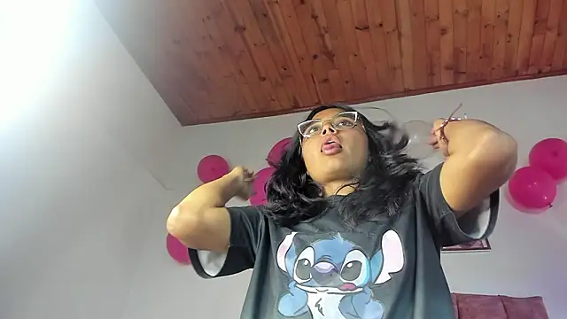 luna_velveth élő XXX-chatje