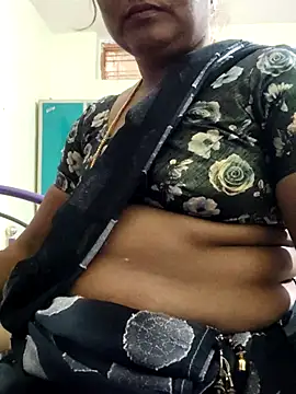 Pokazy przed kamerką – yamini1431