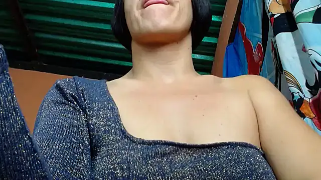 chandra_haraa élő XXX-chatje