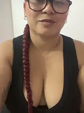 Red_milf_love Chat XXX in diretta