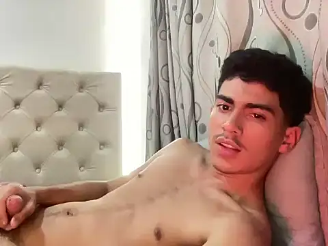 WildLogan's Live XXX Chat