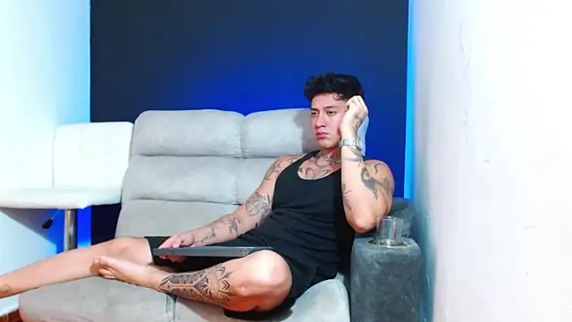 JUSTIN_FULLER1's Live XXX Chat