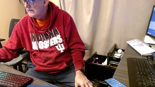 olderandwiser2's Live XXX Chat