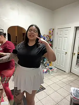 دردشة KittyTatts الجنسية المباشرة