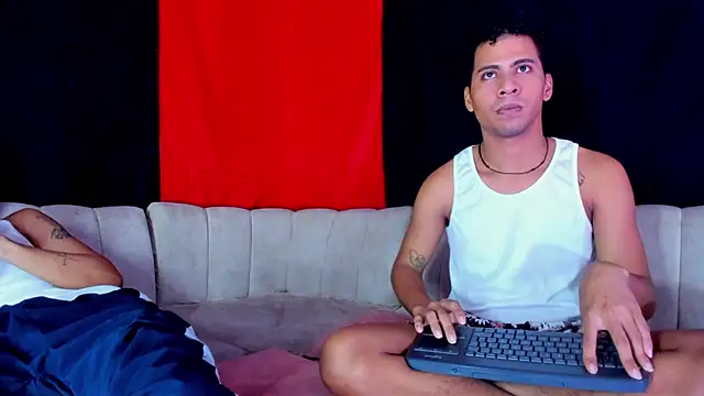 Peter_boys_1 Adlı Modelin Canlı XXX Sohbeti