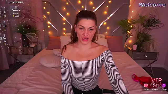 Živý XXX chat EllaGoldenn